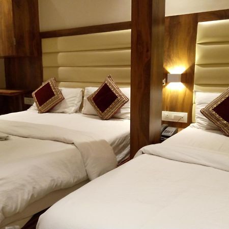 Hotel Adams Inn Near Mumbai Airport Екстер'єр фото