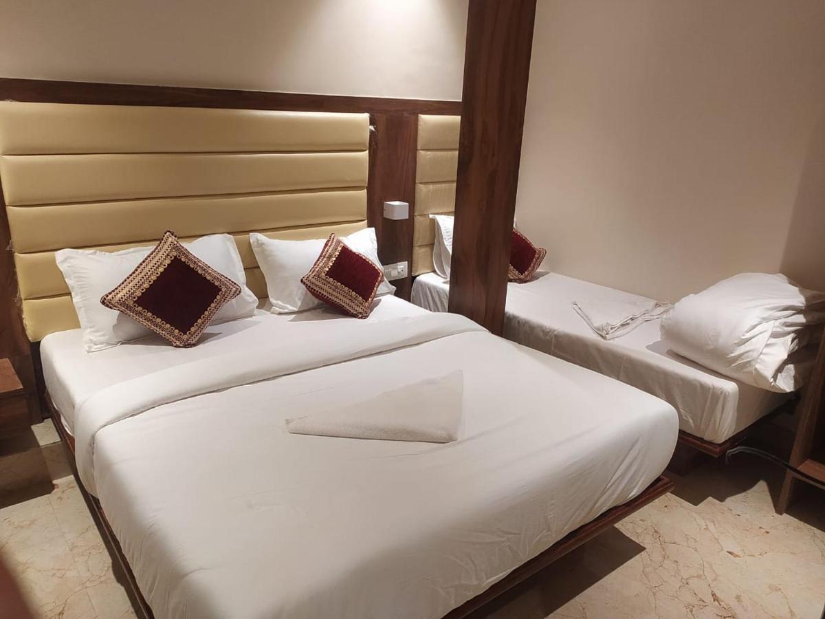 Hotel Adams Inn Near Mumbai Airport Екстер'єр фото