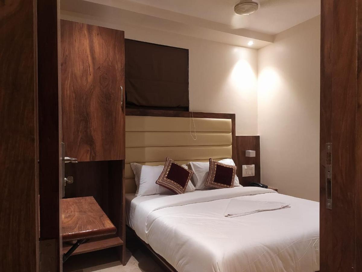 Hotel Adams Inn Near Mumbai Airport Екстер'єр фото