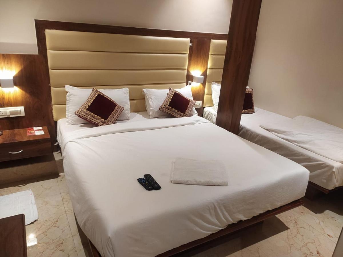 Hotel Adams Inn Near Mumbai Airport Екстер'єр фото
