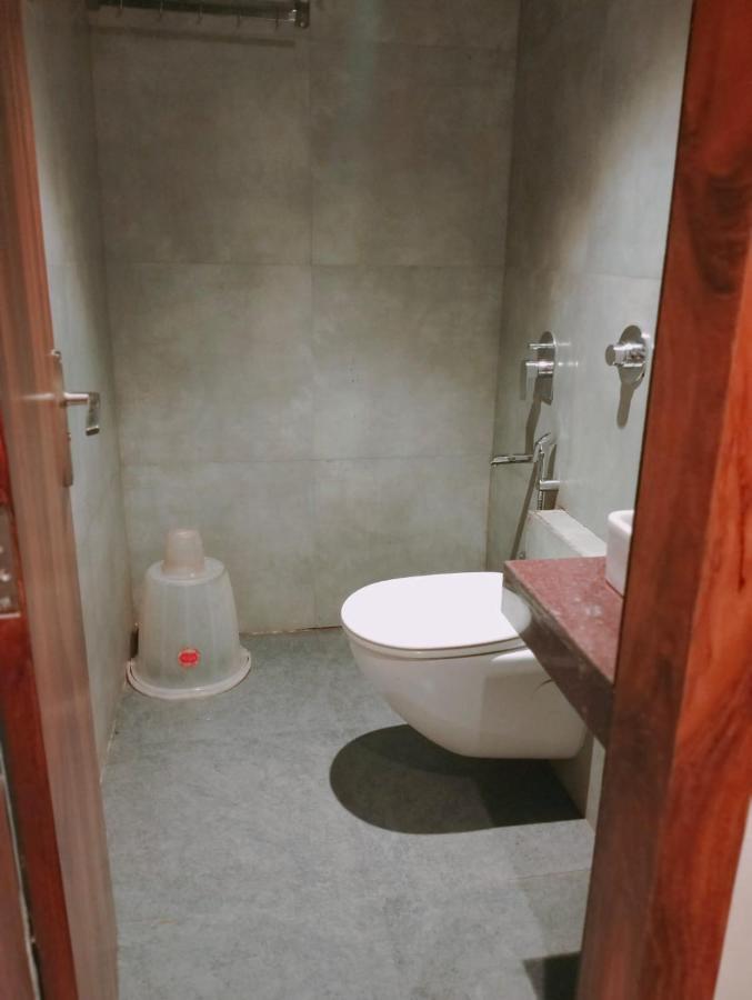 Hotel Adams Inn Near Mumbai Airport Екстер'єр фото