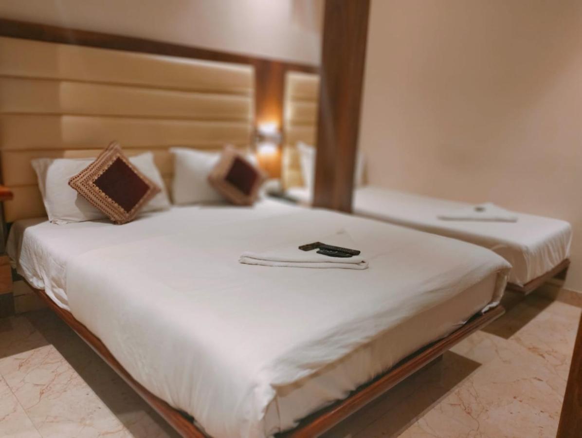 Hotel Adams Inn Near Mumbai Airport Екстер'єр фото