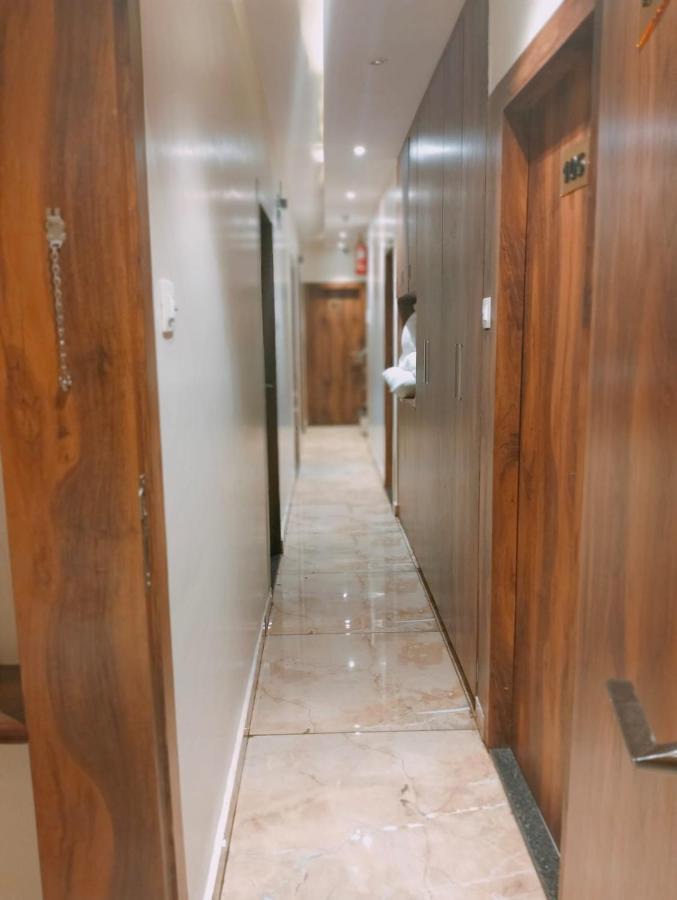 Hotel Adams Inn Near Mumbai Airport Екстер'єр фото
