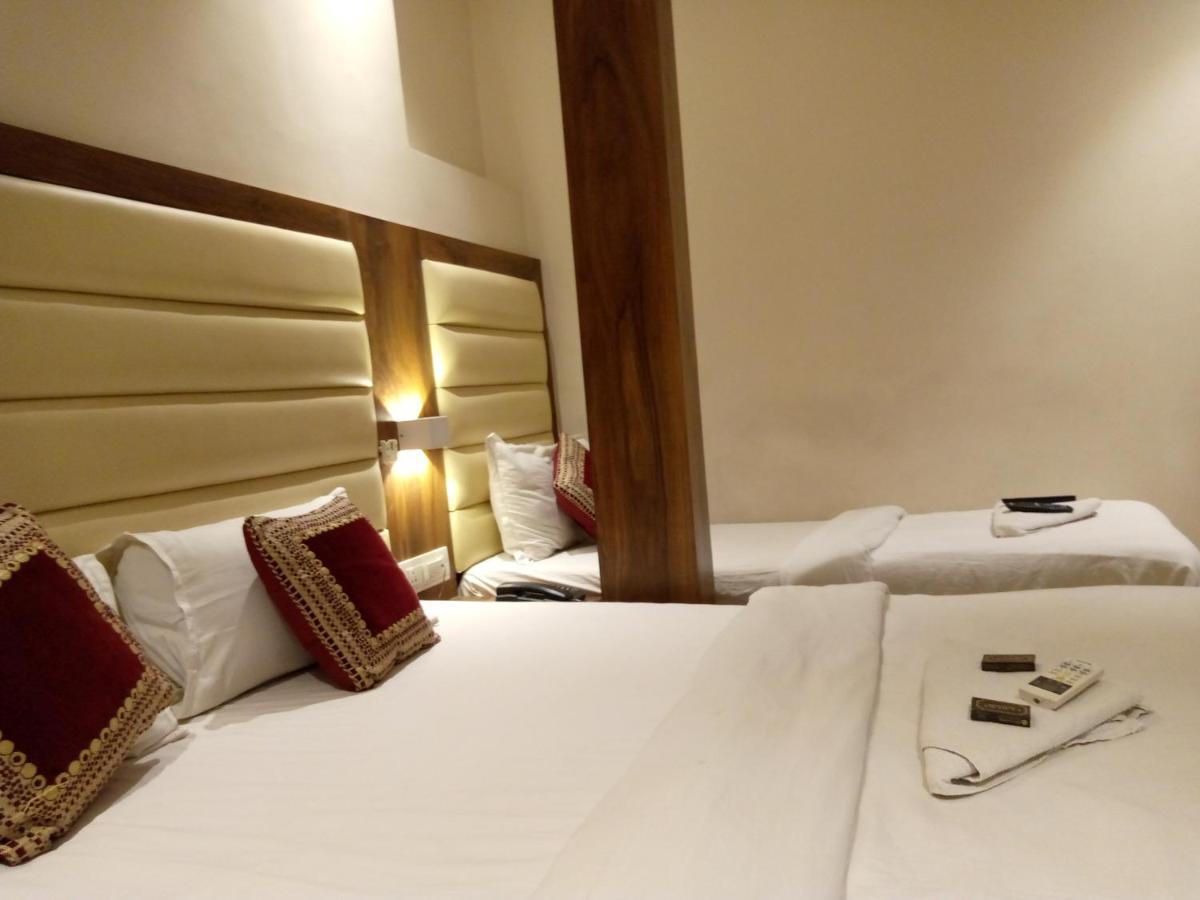 Hotel Adams Inn Near Mumbai Airport Екстер'єр фото