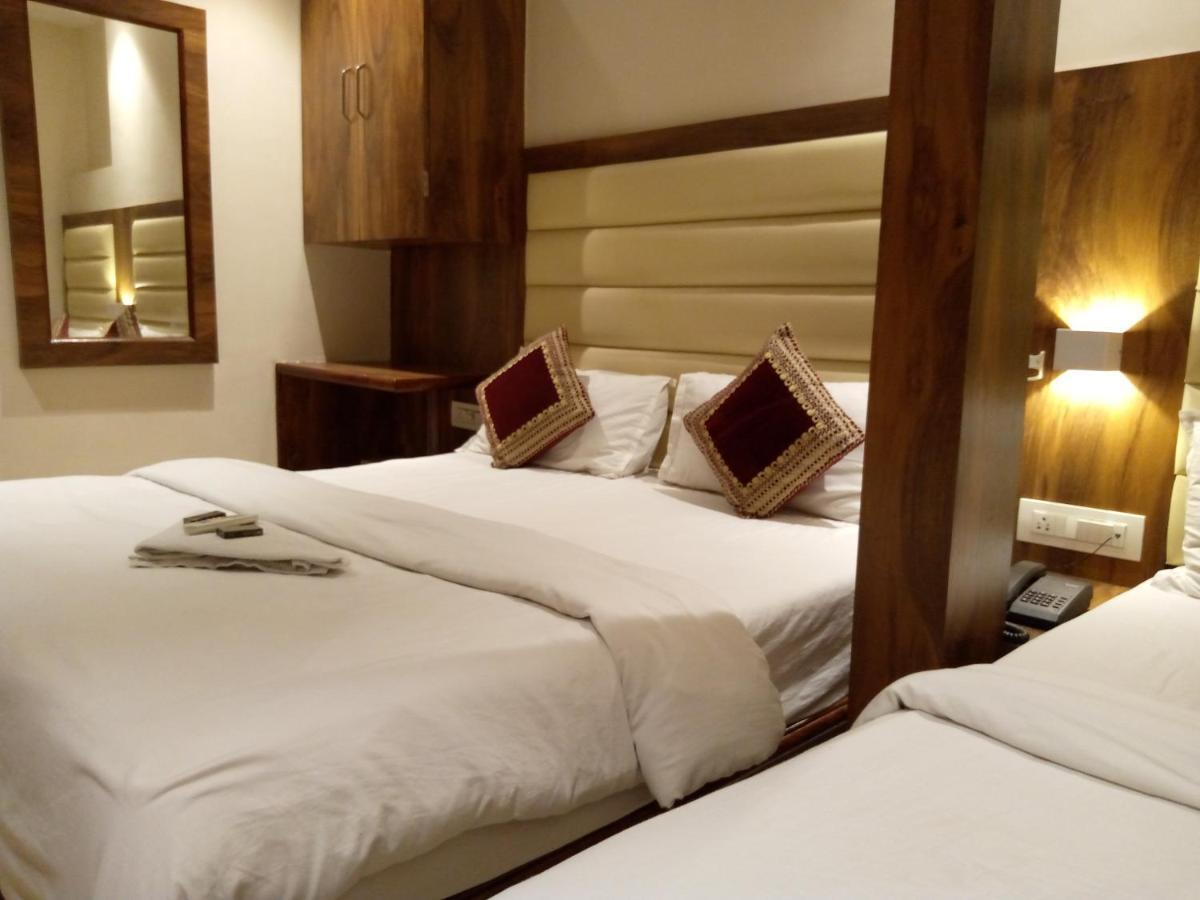 Hotel Adams Inn Near Mumbai Airport Екстер'єр фото